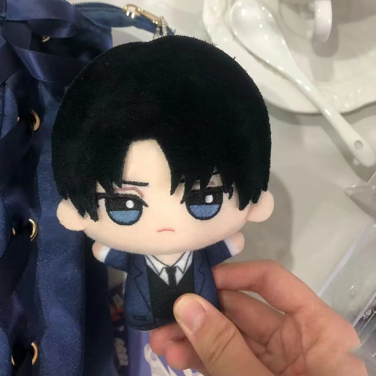 Peluche de Levi Ackerman de 10 - Cosplay Plushie Prop reseña y precio