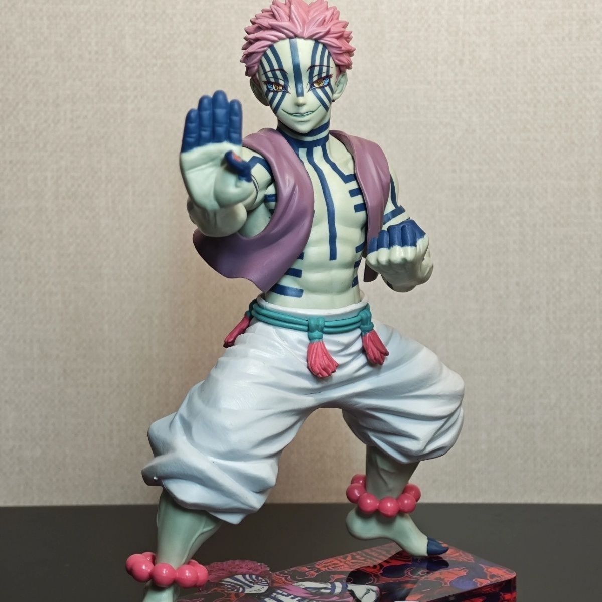 Figura Coleccionable de Akaza, - Cosplay Prop Display reseña y precio